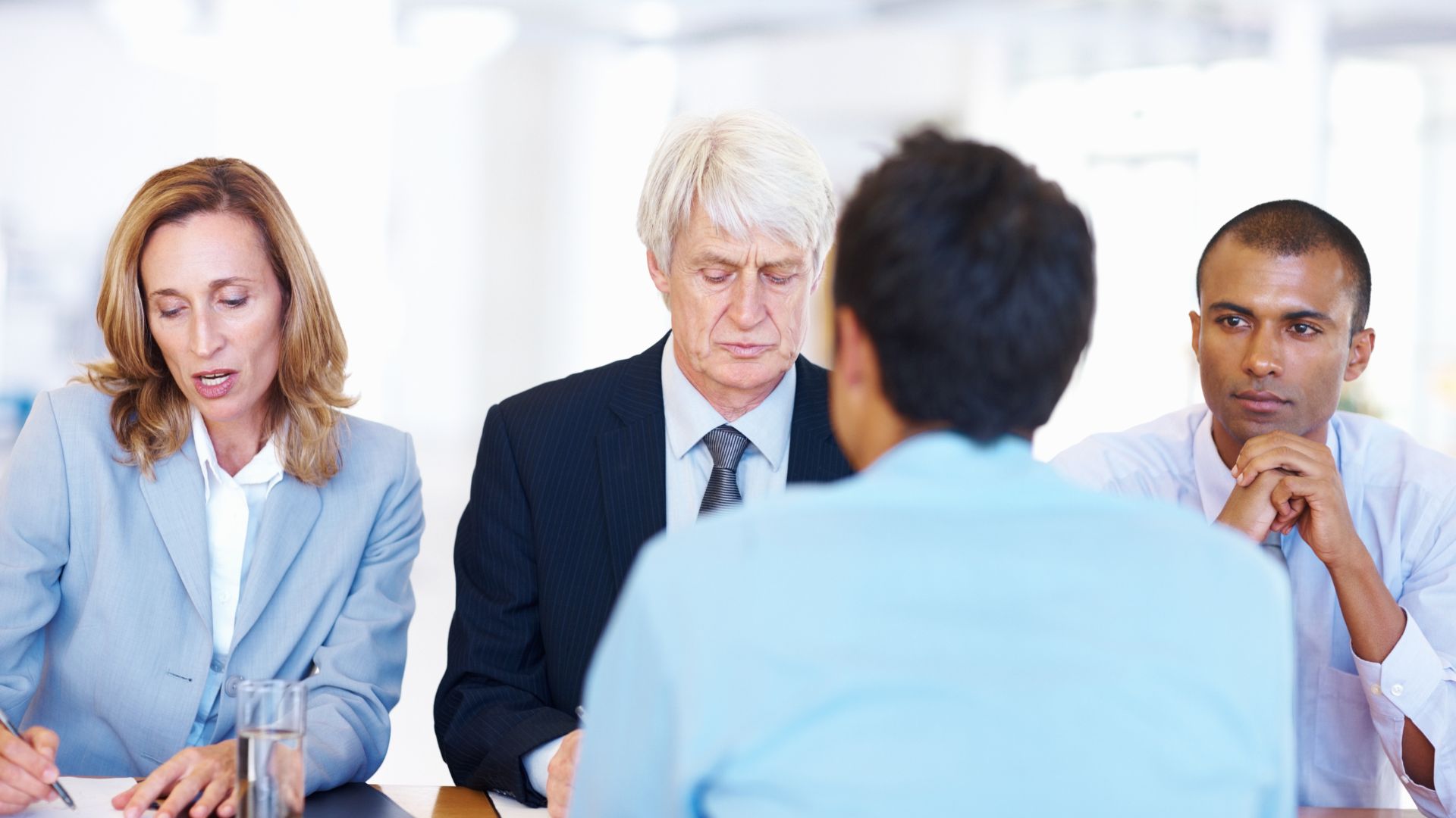 Contestation délibération CSE expertise : l'employeur peut contester si pas claire