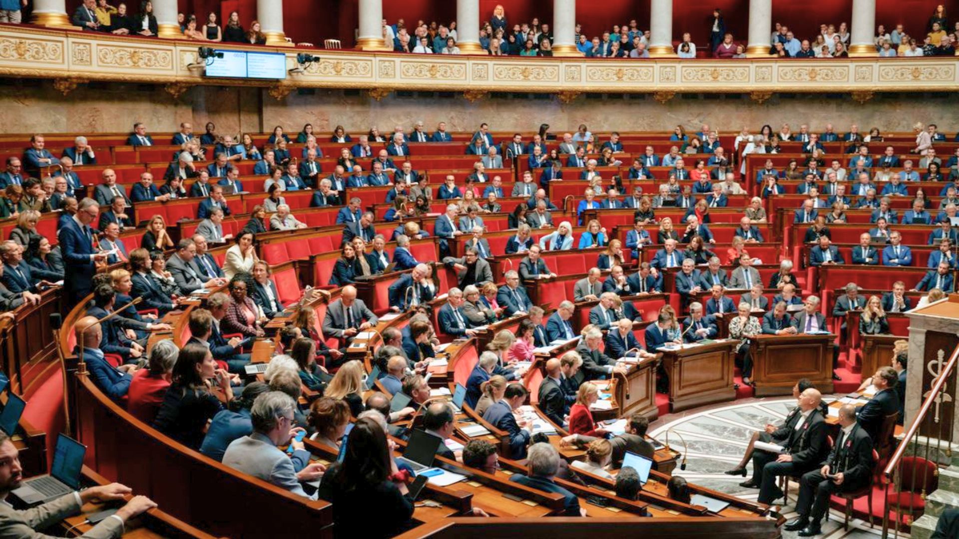 PLF 2027 Assemblée suspend examen recettes passage PLFSS 20 octobre